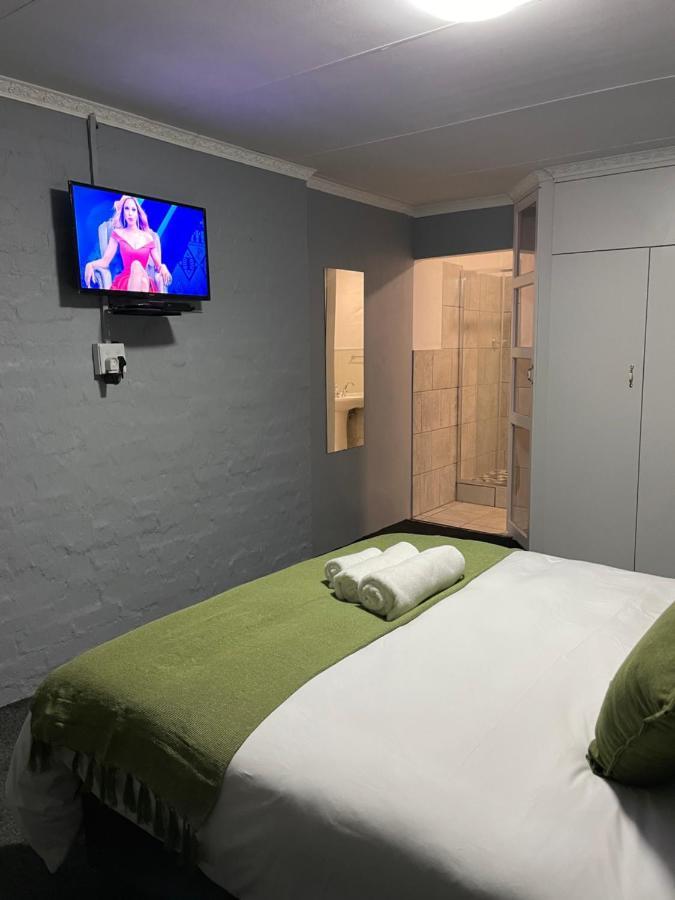 Host Hub Guest House Kempton Park Esterno foto