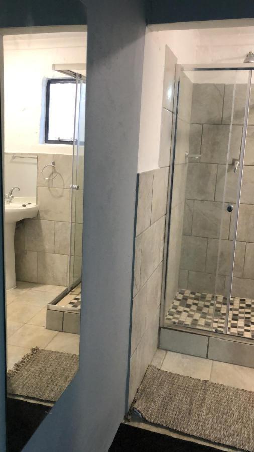 Host Hub Guest House Kempton Park Esterno foto
