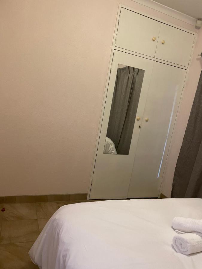 Host Hub Guest House Kempton Park Esterno foto