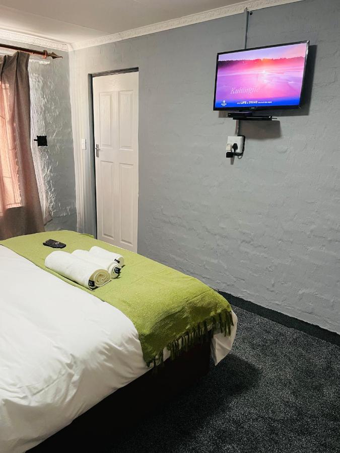 Host Hub Guest House Kempton Park Esterno foto