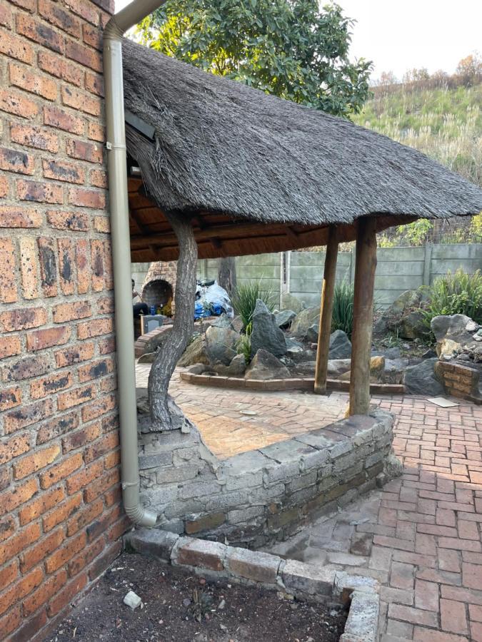 Host Hub Guest House Kempton Park Esterno foto