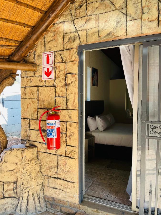 Host Hub Guest House Kempton Park Esterno foto