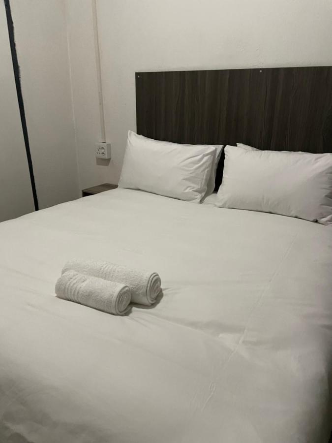 Host Hub Guest House Kempton Park Esterno foto