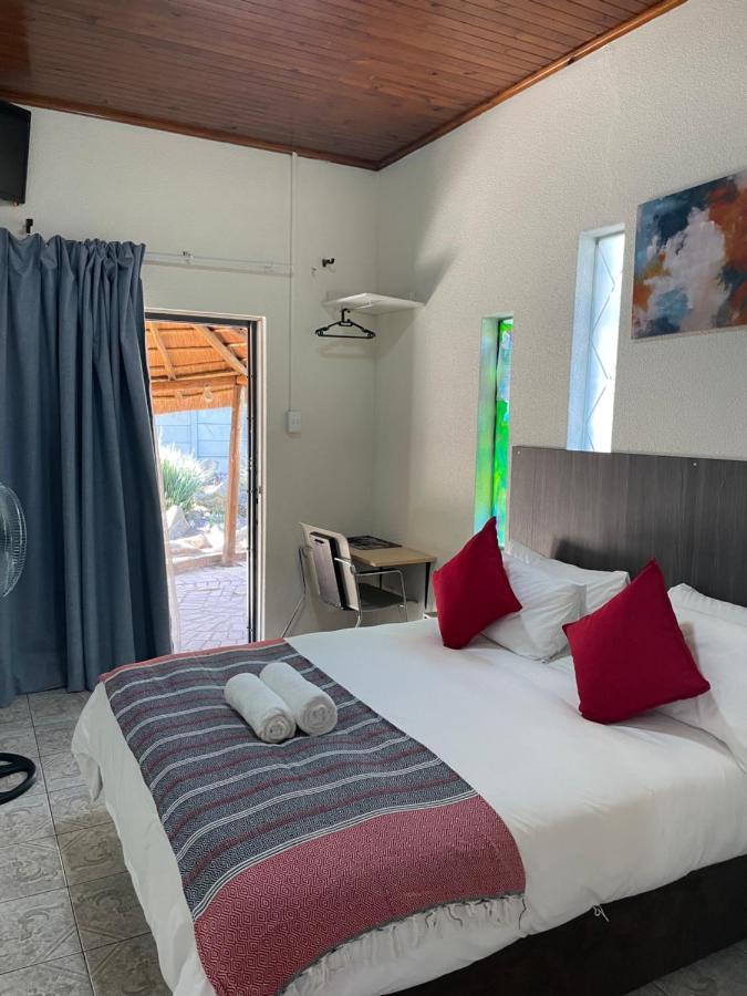 Host Hub Guest House Kempton Park Esterno foto