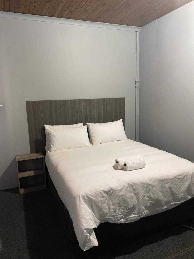 Host Hub Guest House Kempton Park Esterno foto