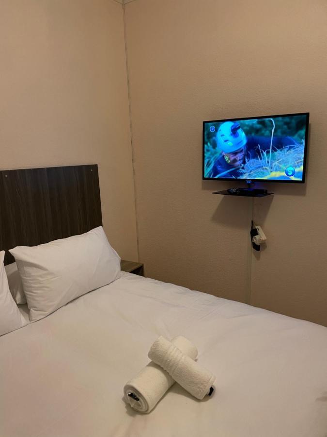 Host Hub Guest House Kempton Park Esterno foto