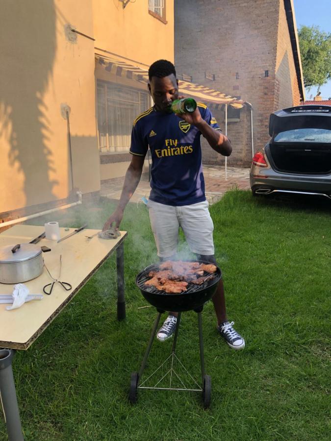 Host Hub Guest House Kempton Park Esterno foto