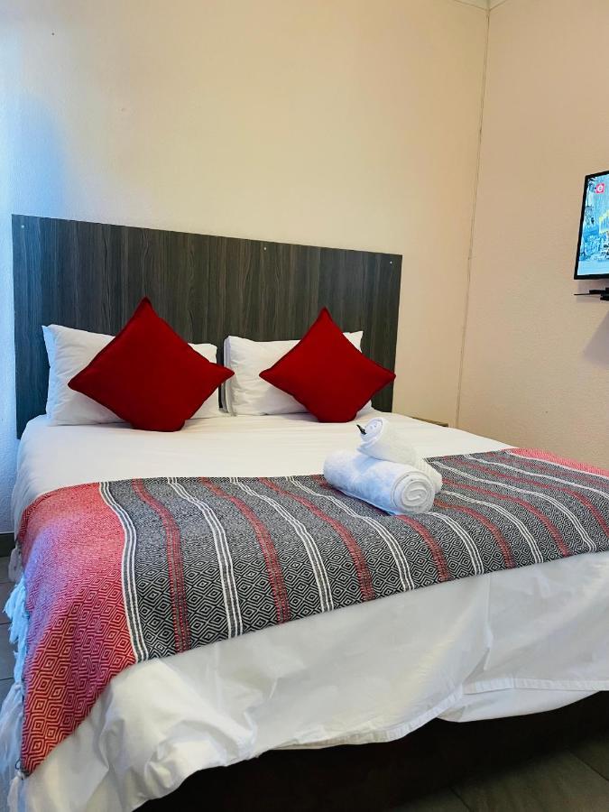 Host Hub Guest House Kempton Park Esterno foto