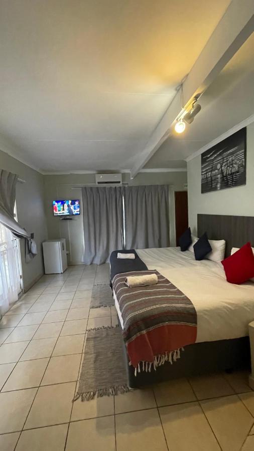 Host Hub Guest House Kempton Park Esterno foto