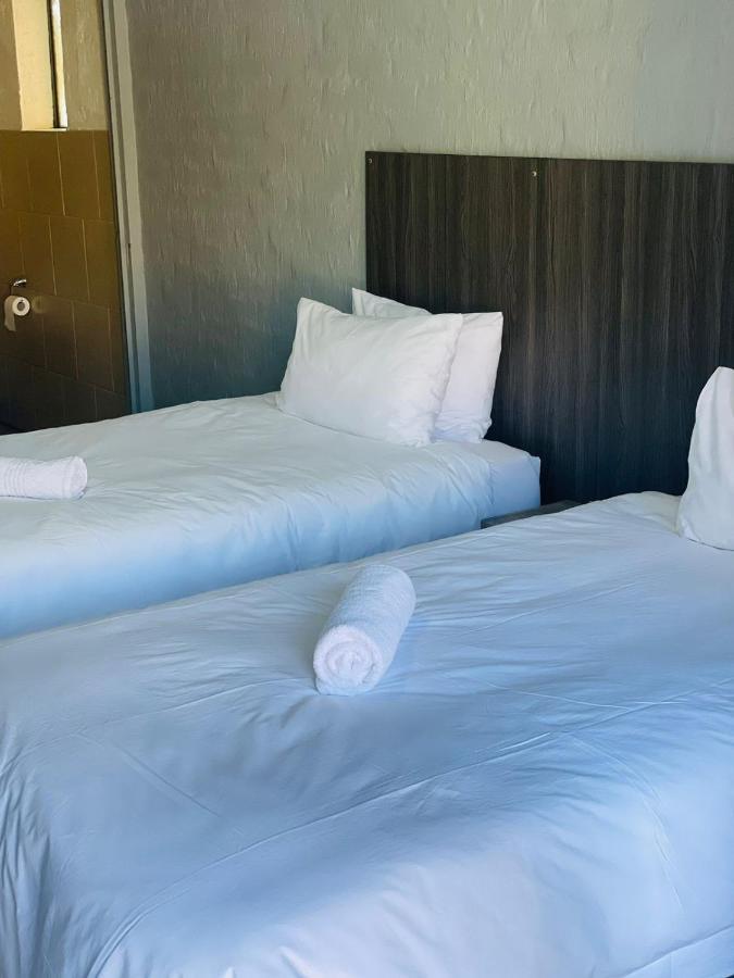Host Hub Guest House Kempton Park Esterno foto