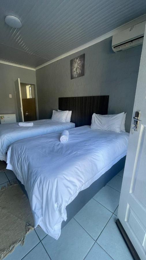 Host Hub Guest House Kempton Park Esterno foto